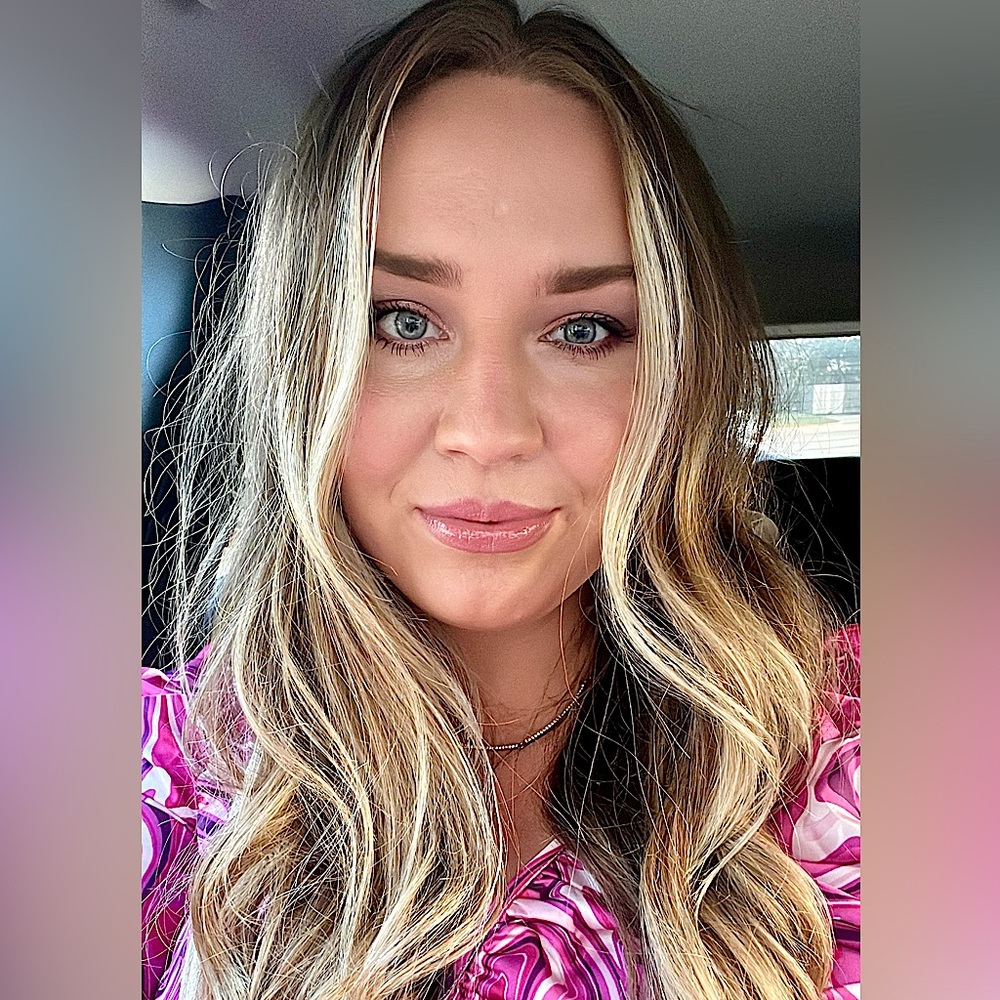 Meet your Posher, Dania